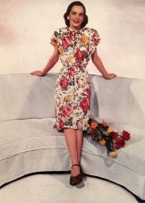 Dress in the style of the 40s color