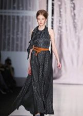 Double belt under the fitted dress