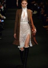 Lace fitted dress with slit