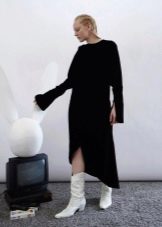 Winter dress with notched sleeves