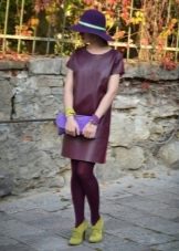 Burgundy tights to the dress