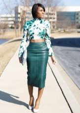 How to wear a green leather pencil skirt