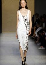 Fashionable dress with a print of the season spring-summer 2016