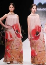 Elegant dress for girls to the floor with a floral print