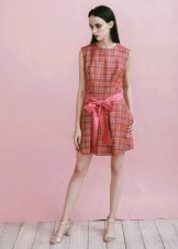Belt for a dress in a cage