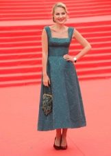 Shoes for a gray dress in retro style
