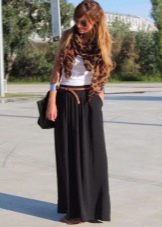 Long black half-sun skirt - casual look