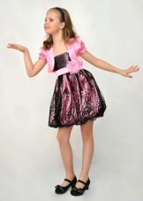 Robe de cocktail pour une fille avec une jupe ballon
