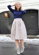 Tapered skirt bell