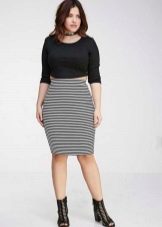 Pencil skirt with small print for overweight