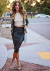 Black pencil skirt in combination with light stiletto heels