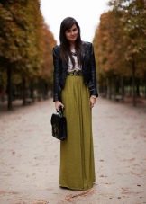 elasticated skirt to the floor