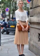 Below the knee pleated chiffon skirt