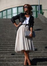 Lightweight fluffy skirt below the knee combined with a leather jacket