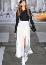 Long skirt with slit