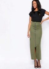 Mid-length skirt with slit