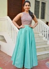Long skirt sun to the floor for women with an inverted triangle type
