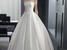 Robe de mariée bouffante à manches courtes