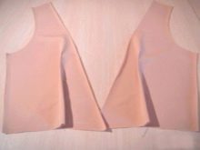 Seam darts on the front of the bodice