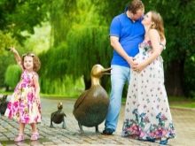 Pregnant photoshoot in the park