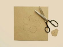 Pattern for a flower made of fabric