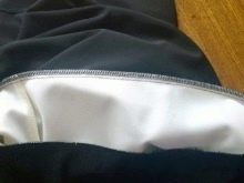 Stitching the skirt and top of the dress with one-piece sleeves