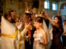 An example of a hairstyle for a wedding dress