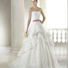 Long wedding dress in the style of the princess 2015 with a complex cut