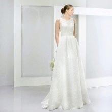 Lace Wedding Dress by Jesus Peiro