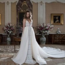 Wedding dress with detachable train