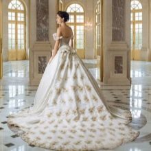 Wedding dress with Vato train