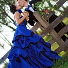 Wedding blue dress in harmony with the groom's outfit