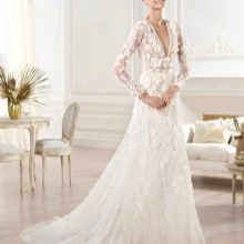 Wedding dress from the collection 2014 from Elie Saab with a deep neckline
