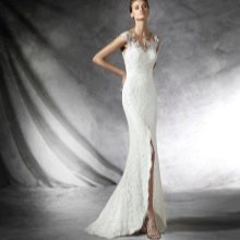 Νυφικό με σκίσιμο από την Pronovias