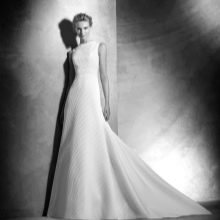Νυφικό με τρένο 2016 από την Pronovias
