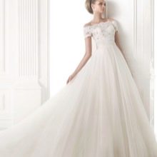 Νυφικό με δαντέλα από την Pronovias