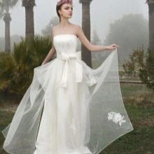 Wedding dress with detachable skirt