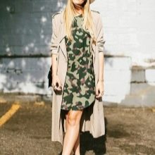 Camouflage dress with beige trenchcoat