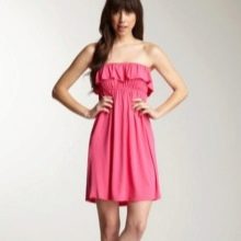Short pink viscose dress with ruffles on the chest