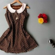 Short brown dress with white polka dots with a white collar