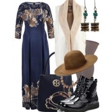 Long dress with a print on the top and bottom and accessories for women with a pear figure