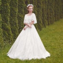 Wedding dress with loose sleeves