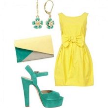 Turquoise accessories for a yellow dress