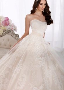Puffy wedding dress