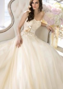Puffy wedding dress