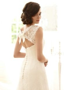 Notched wedding dress