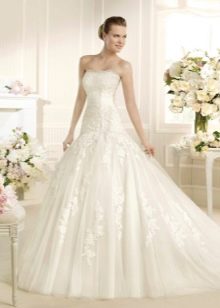 Lush wedding dress with lace