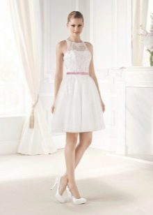 Short wedding dress made of lace