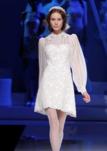 Choosing the color of tights for a wedding dress