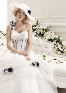 Puffy beach wedding dress